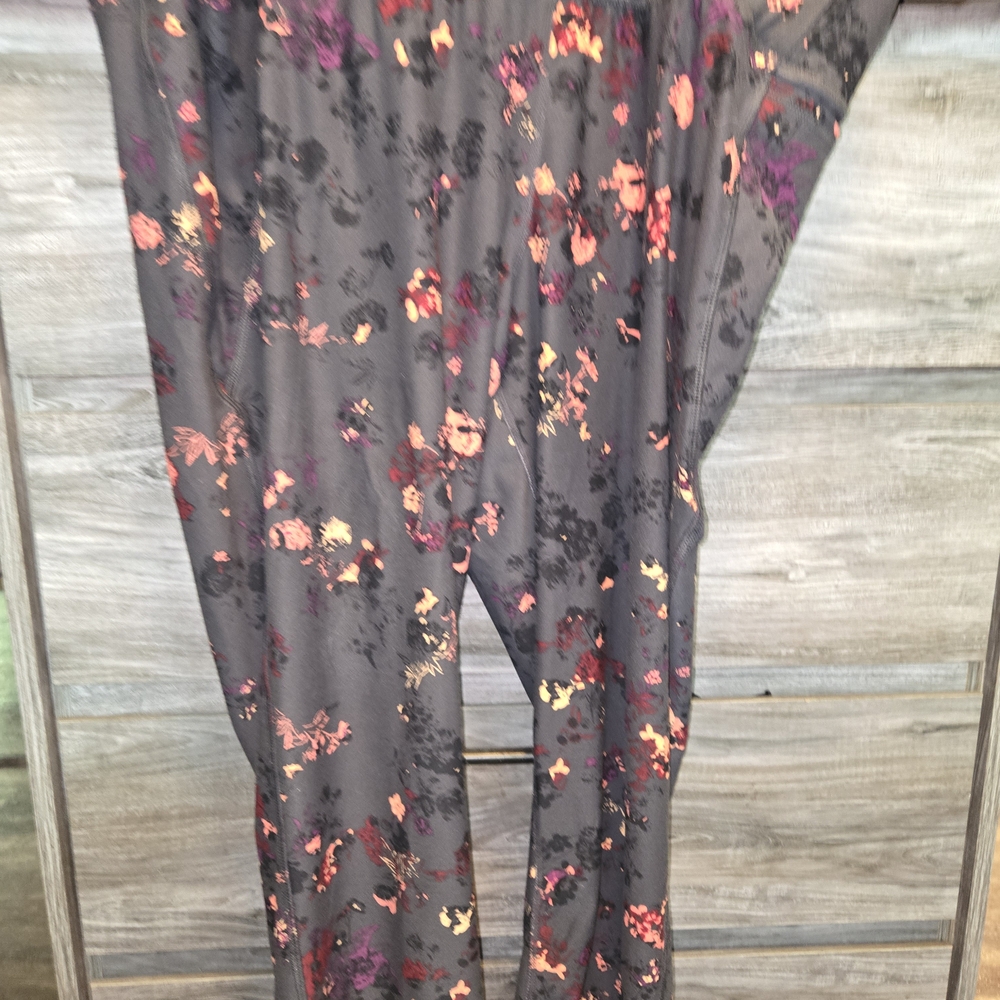 Livi Active Charcoal Floral Leggings